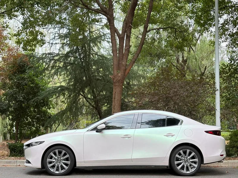 Mazda Mazda3 Axela 2023 2.0L Automatic quality elegant version exterior photo 3 Mazda Mazda3 Axela 2023 2.0L Automatic quality elegant version exterior photo 3