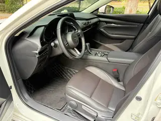 Mazda Mazda3 Axela 2023 2.0L Automatic quality elegant version interior photo 9 Mazda Mazda3 Axela 2023 2.0L Automatic quality elegant version interior photo 9