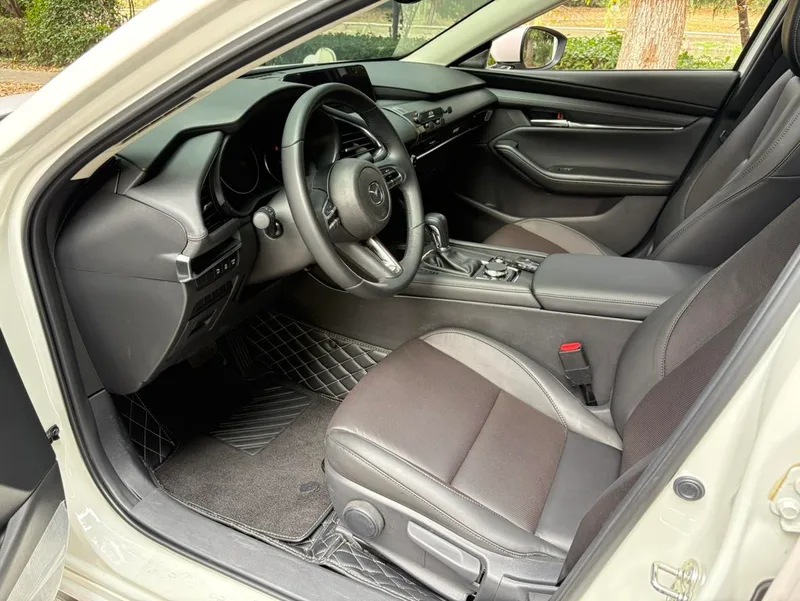 Mazda Mazda3 Axela 2023 2.0L Automatic quality elegant version interior photo 9 Mazda Mazda3 Axela 2023 2.0L Automatic quality elegant version interior photo 9