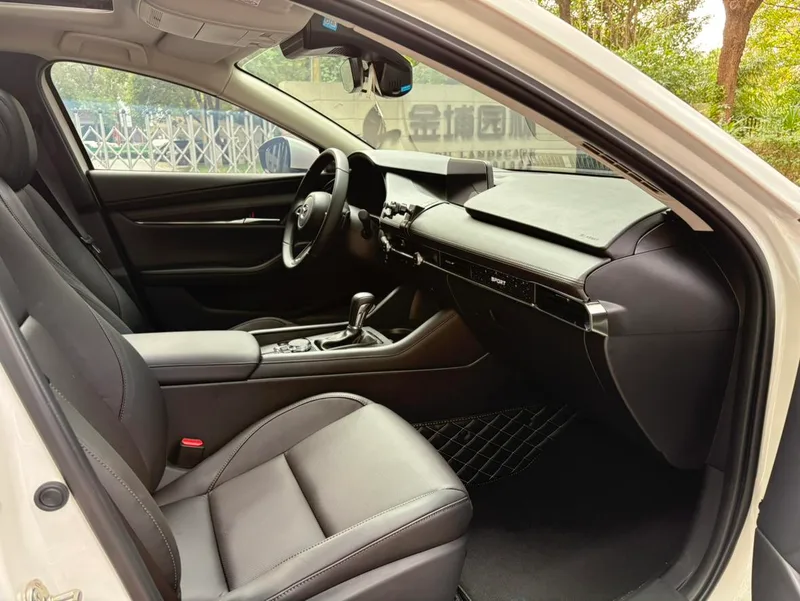 Mazda Mazda3 Axela 2023 2.0L Automatic quality elegant version interior photo 10 Mazda Mazda3 Axela 2023 2.0L Automatic quality elegant version interior photo 10