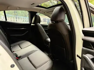Mazda Mazda3 Axela 2023 2.0L Automatic quality elegant version interior photo 11 Mazda Mazda3 Axela 2023 2.0L Automatic quality elegant version interior photo 11