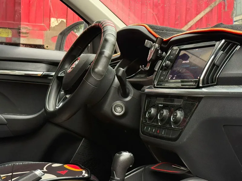 Skoda Kamiq 2018 1.5L Automatic Comfort Version Country VI interior photo 6 Skoda Kamiq 2018 1.5L Automatic Comfort Version Country VI interior photo 6