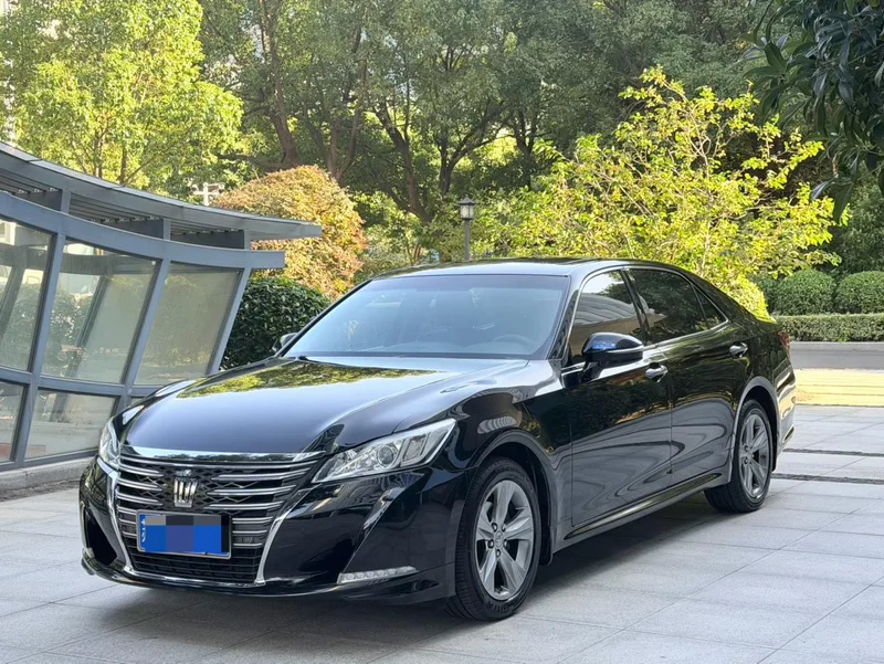 Toyota Crown 2017 2.0T Version sportive extérieur photo 1 Toyota Crown 2017 2.0T Version sportive extérieur photo 1