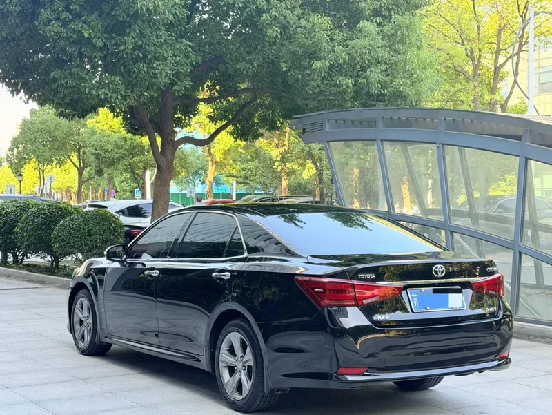 Toyota Crown 2017 2.0T Version sportive extérieur photo 5 Toyota Crown 2017 2.0T Version sportive extérieur photo 5