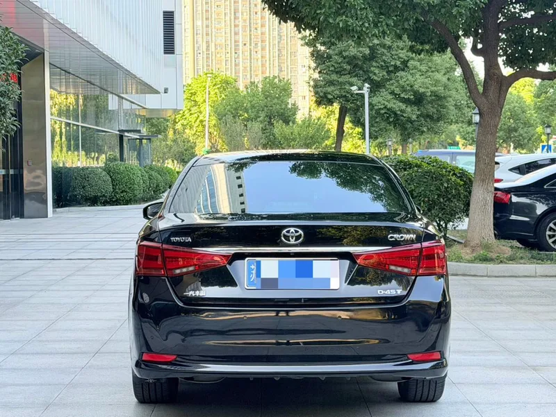 Toyota Crown 2017 2.0T Version sportive extérieur photo 6 Toyota Crown 2017 2.0T Version sportive extérieur photo 6