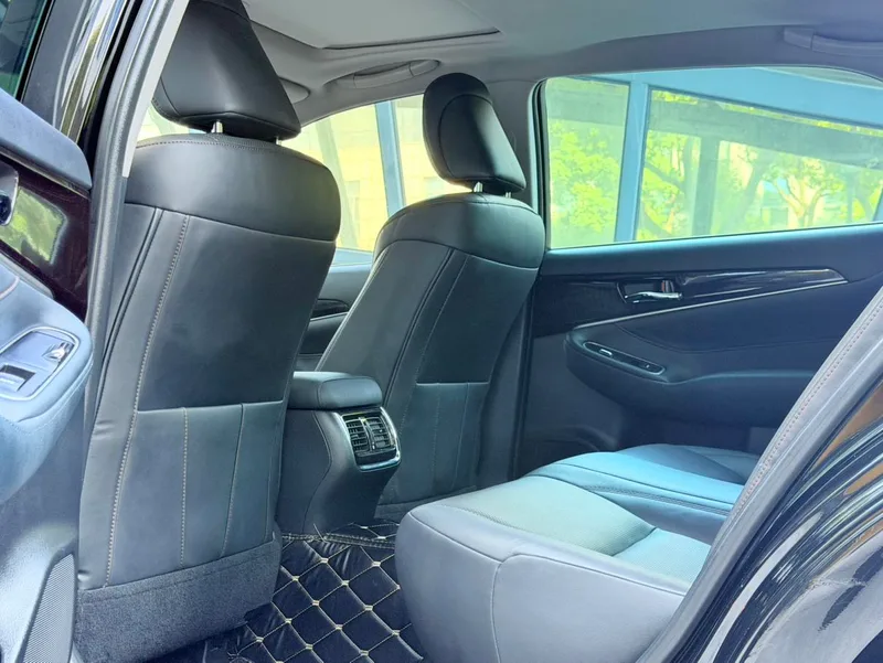 Toyota Crown 2017 2.0T Version sportive intérieur photo 10 Toyota Crown 2017 2.0T Version sportive intérieur photo 10