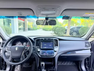 Toyota Crown 2017 2.0T Version sportive intérieur photo 13 Toyota Crown 2017 2.0T Version sportive intérieur photo 13
