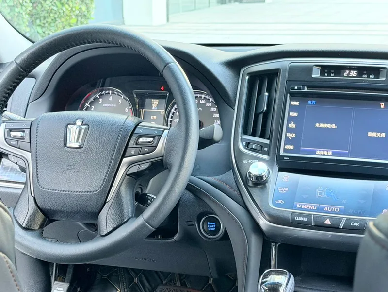 Toyota Crown 2017 2.0T Version sportive intérieur photo 14 Toyota Crown 2017 2.0T Version sportive intérieur photo 14