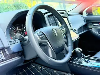 Toyota Crown 2017 2.0T Version sportive intérieur photo 15 Toyota Crown 2017 2.0T Version sportive intérieur photo 15