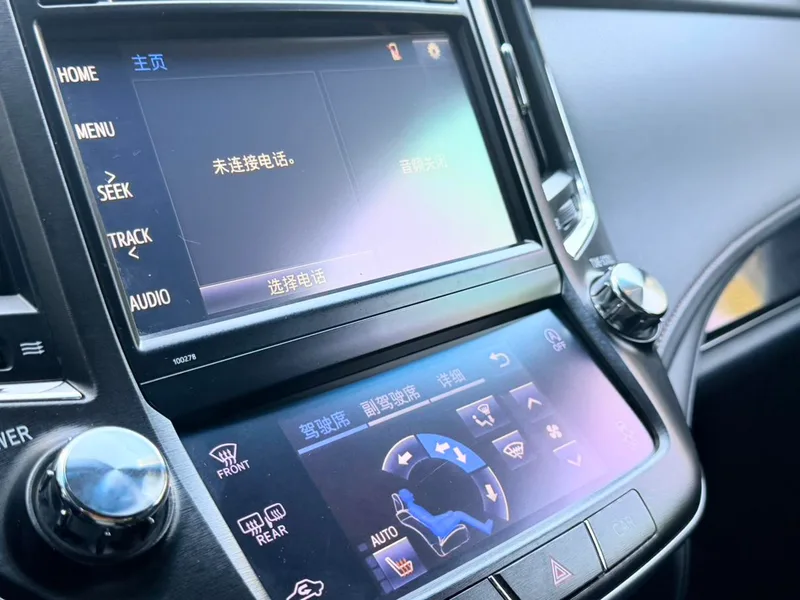 Toyota Crown 2017 2.0T Version sportive intérieur photo 16 Toyota Crown 2017 2.0T Version sportive intérieur photo 16