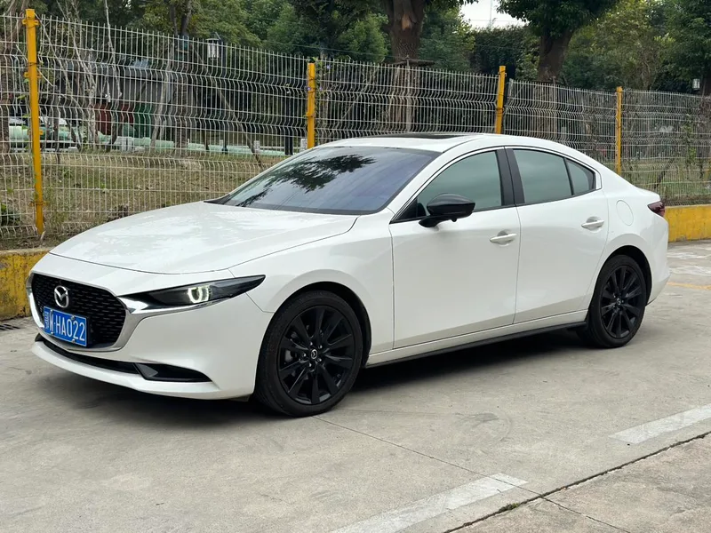 Mazda Mazda3 Axela 2023 2.0L Versión de calidad automática exterior foto 1 Mazda Mazda3 Axela 2023 2.0L Versión de calidad automática exterior foto 1