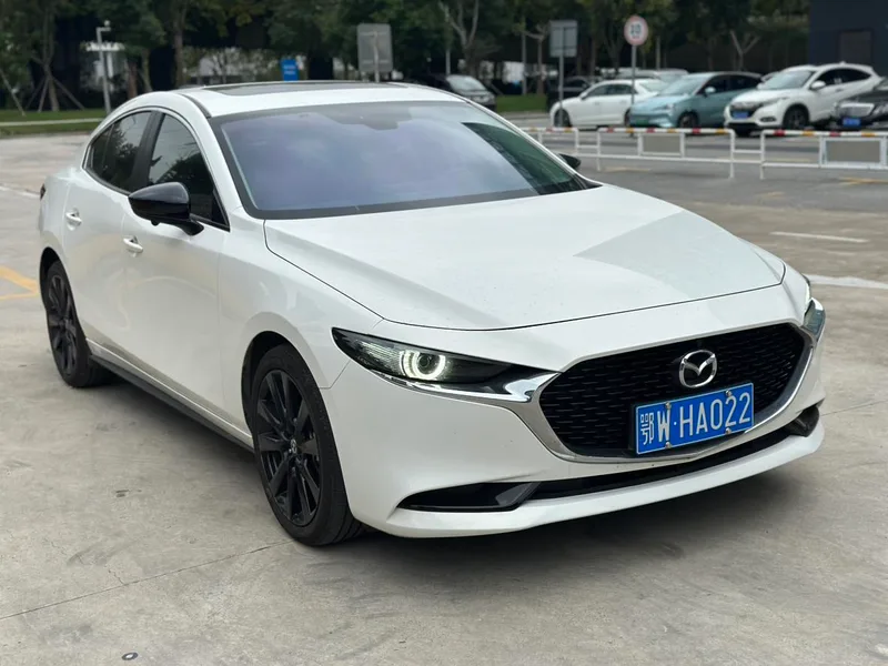 Mazda Mazda3 Axela 2023 2.0L Versión de calidad automática exterior foto 4 Mazda Mazda3 Axela 2023 2.0L Versión de calidad automática exterior foto 4