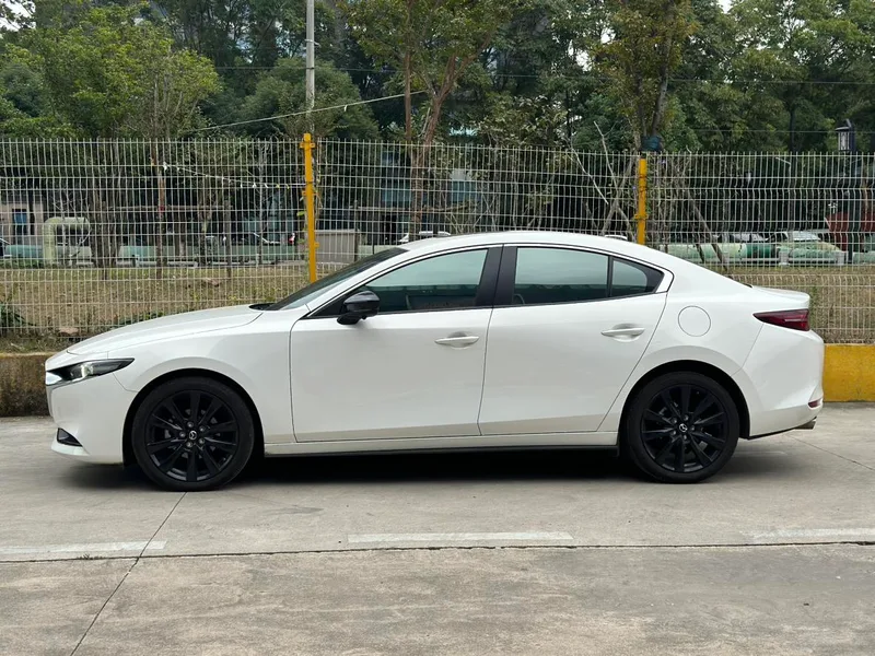 Mazda Mazda3 Axela 2023 2.0L Versión de calidad automática exterior foto 6 Mazda Mazda3 Axela 2023 2.0L Versión de calidad automática exterior foto 6