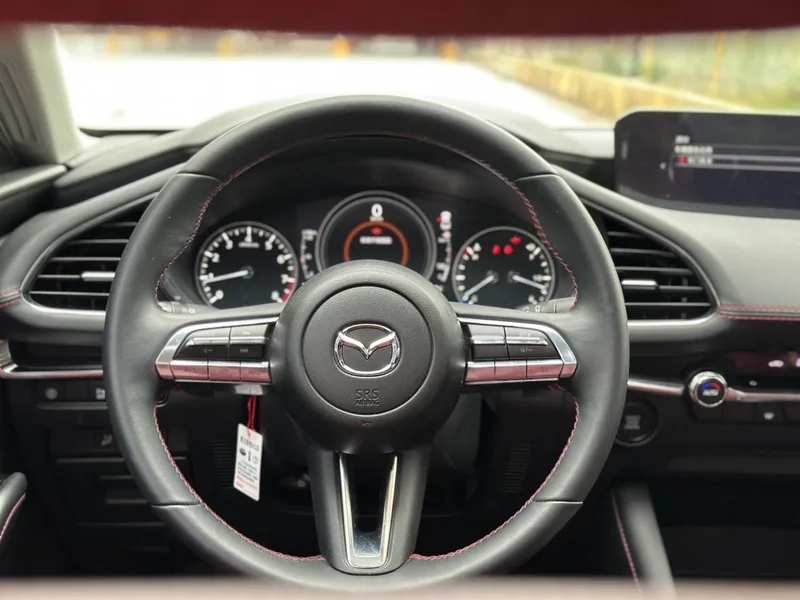 Mazda Mazda3 Axela 2023 2.0L Versión de calidad automática interior foto 13 Mazda Mazda3 Axela 2023 2.0L Versión de calidad automática interior foto 13