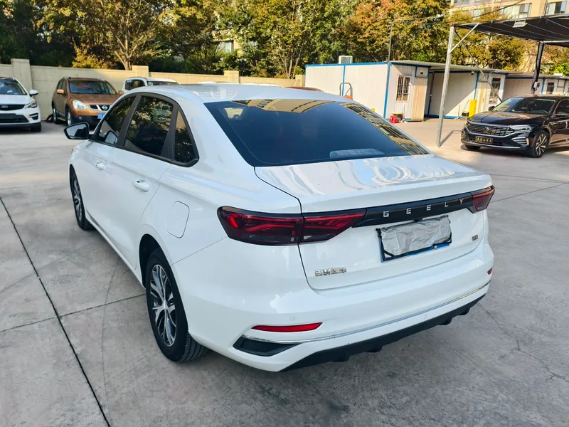 Geely Emgrand 2023 4.ª generación Edición campeona 1.5L CVT De lujo exterior foto 6 Geely Emgrand 2023 4.ª generación Edición campeona 1.5L CVT De lujo exterior foto 6