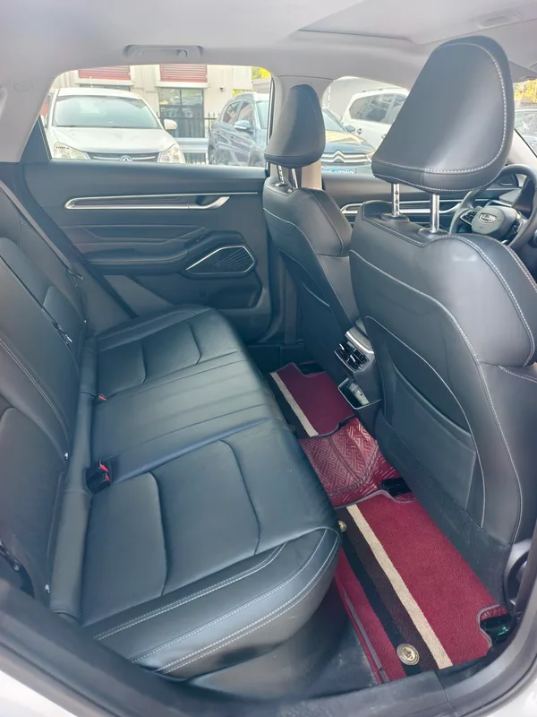 Geely Emgrand 2023 4.ª generación Edición campeona 1.5L CVT De lujo interior foto 9 Geely Emgrand 2023 4.ª generación Edición campeona 1.5L CVT De lujo interior foto 9