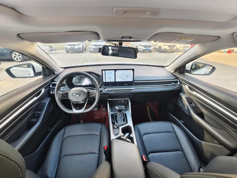 Geely Emgrand 2023 4.ª generación Edición campeona 1.5L CVT De lujo interior foto 12 Geely Emgrand 2023 4.ª generación Edición campeona 1.5L CVT De lujo interior foto 12