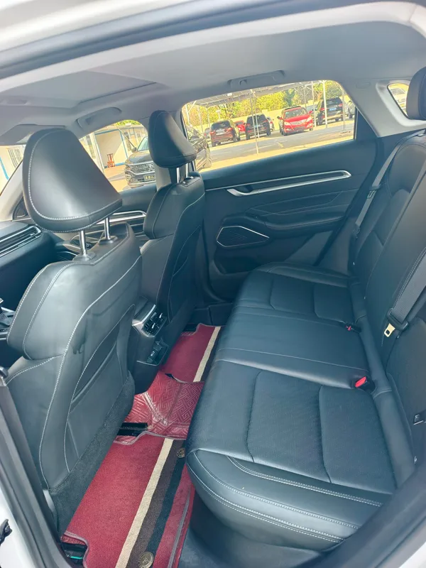 Geely Emgrand 2023 4.ª generación Edición campeona 1.5L CVT De lujo interior foto 13 Geely Emgrand 2023 4.ª generación Edición campeona 1.5L CVT De lujo interior foto 13