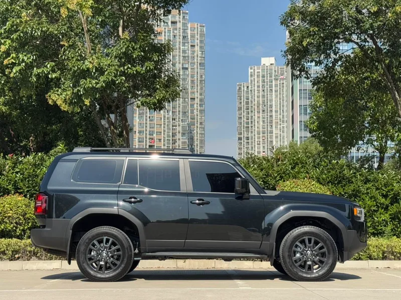 Toyota Prado 2026 2.4T Dual Power All-powerful TX version 5 seat exterior photo 4 Toyota Prado 2026 2.4T Dual Power All-powerful TX version 5 seat exterior photo 4