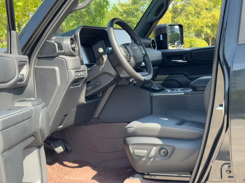 Toyota Prado 2026 2.4T Dual Power All-powerful TX version 5 seat exterior photo 10 Toyota Prado 2026 2.4T Dual Power All-powerful TX version 5 seat exterior photo 10