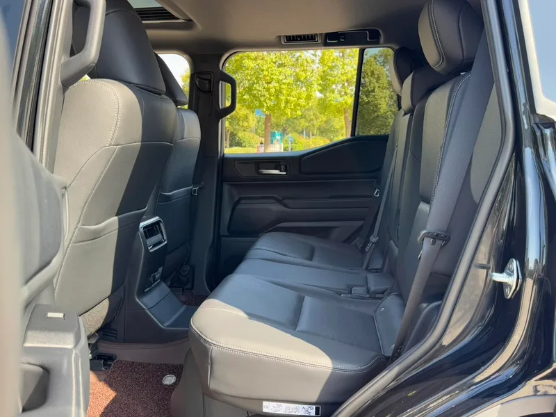 Toyota Prado 2026 2.4T Dual Power All-powerful TX version 5 seat interior photo 12 Toyota Prado 2026 2.4T Dual Power All-powerful TX version 5 seat interior photo 12