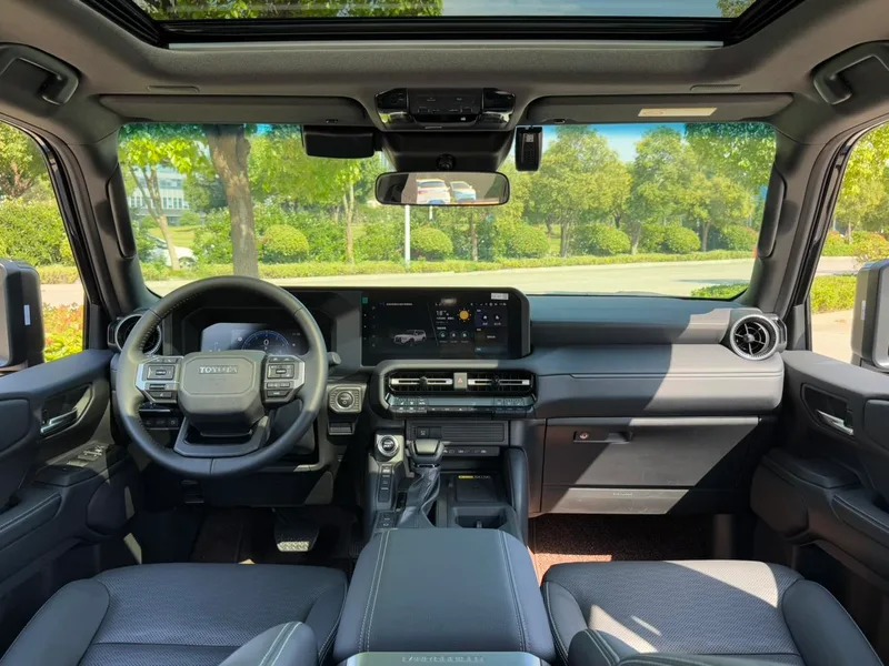Toyota Prado 2026 2.4T Dual Power All-powerful TX version 5 seat interior photo 14 Toyota Prado 2026 2.4T Dual Power All-powerful TX version 5 seat interior photo 14