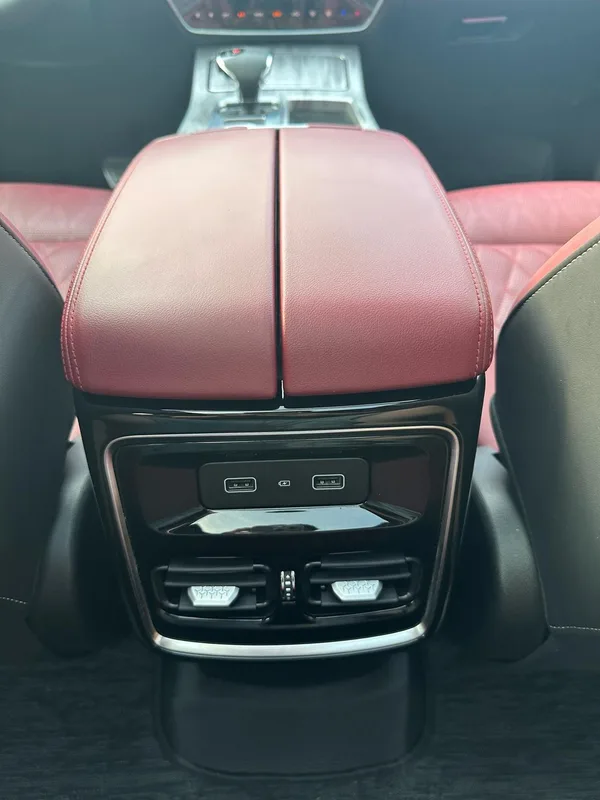 Jetour X70 PLUS 2023 1.6T DCT Strong person 7 seat interior photo 20