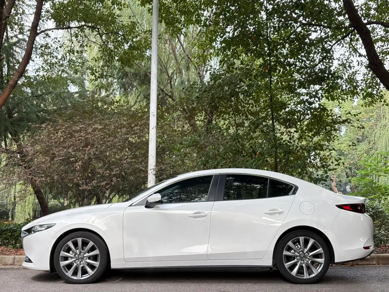 Mazda Mazda3 Axela 2022 2.0L Automatic quality dazzle version exterior photo 3 Mazda Mazda3 Axela 2022 2.0L Automatic quality dazzle version exterior photo 3