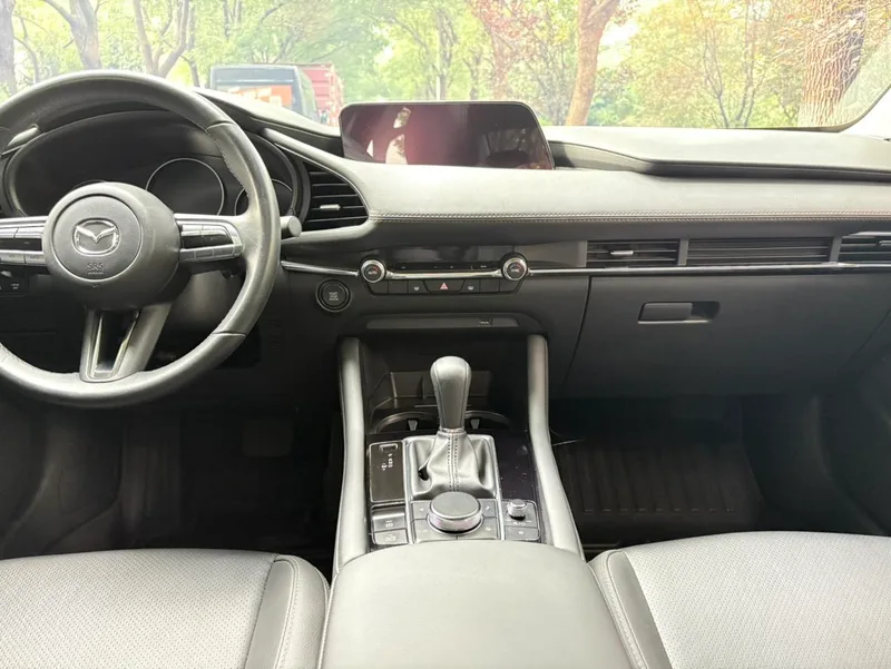 Mazda Mazda3 Axela 2022 2.0L Automatic quality dazzle version interior photo 7 Mazda Mazda3 Axela 2022 2.0L Automatic quality dazzle version interior photo 7