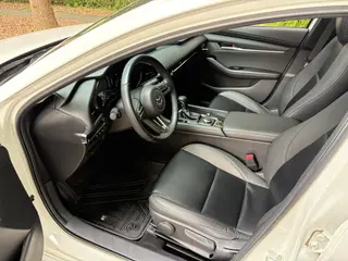 Mazda Mazda3 Axela 2022 2.0L Automatic quality dazzle version interior photo 9 Mazda Mazda3 Axela 2022 2.0L Automatic quality dazzle version interior photo 9