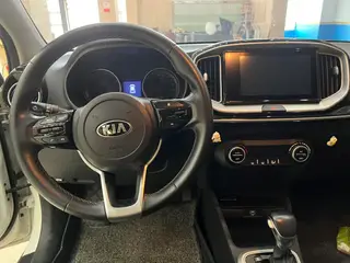 Kia Stonic 2019 1.4L Automatic Sports Edition Country VI interior photo 11 Kia Stonic 2019 1.4L Automatic Sports Edition Country VI interior photo 11