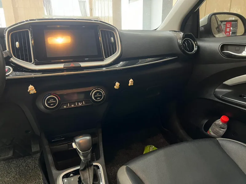 Kia Stonic 2019 1.4L Automatic Sports Edition Country VI interior photo 13 Kia Stonic 2019 1.4L Automatic Sports Edition Country VI interior photo 13