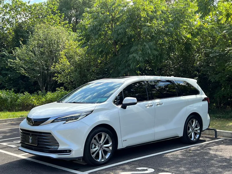 Toyota Sienna 2024 Double moteur 2.5L Version de luxe extérieur photo 1 Toyota Sienna 2024 Double moteur 2.5L Version de luxe extérieur photo 1