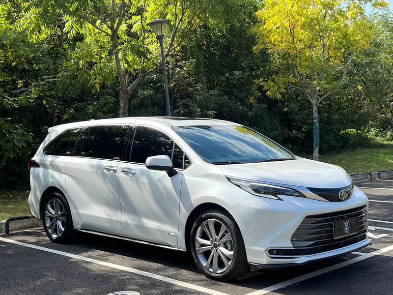 Toyota Sienna 2024 Double moteur 2.5L Version de luxe extérieur photo 3 Toyota Sienna 2024 Double moteur 2.5L Version de luxe extérieur photo 3