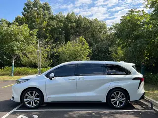 Toyota Sienna 2024 Double moteur 2.5L Version de luxe extérieur photo 4 Toyota Sienna 2024 Double moteur 2.5L Version de luxe extérieur photo 4