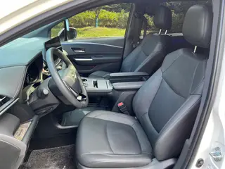 Toyota Sienna 2024 Double moteur 2.5L Version de luxe extérieur photo 6 Toyota Sienna 2024 Double moteur 2.5L Version de luxe extérieur photo 6
