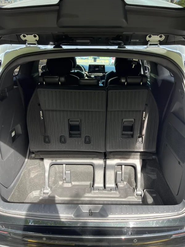 Toyota Sienna 2024 Double moteur 2.5L Version de luxe intérieur photo 13 Toyota Sienna 2024 Double moteur 2.5L Version de luxe intérieur photo 13