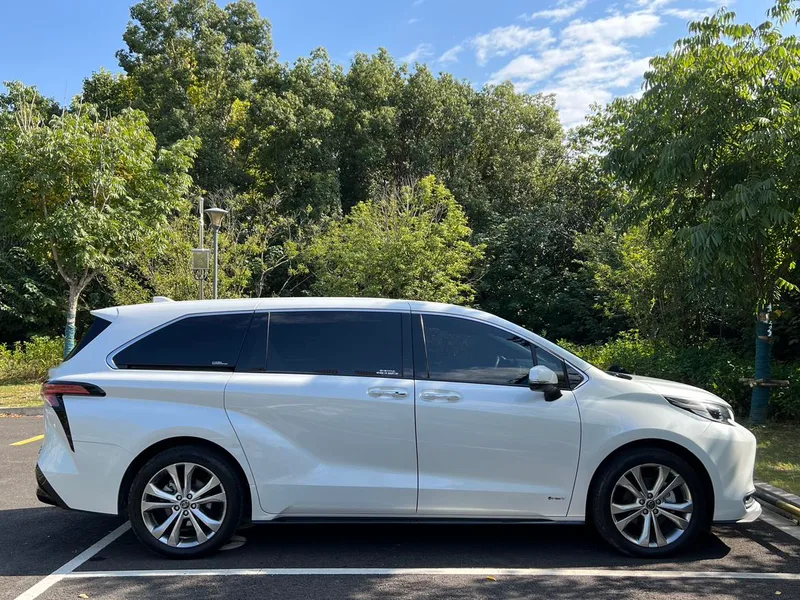 Toyota Sienna 2024 Double moteur 2.5L Version de luxe intérieur photo 18 Toyota Sienna 2024 Double moteur 2.5L Version de luxe intérieur photo 18