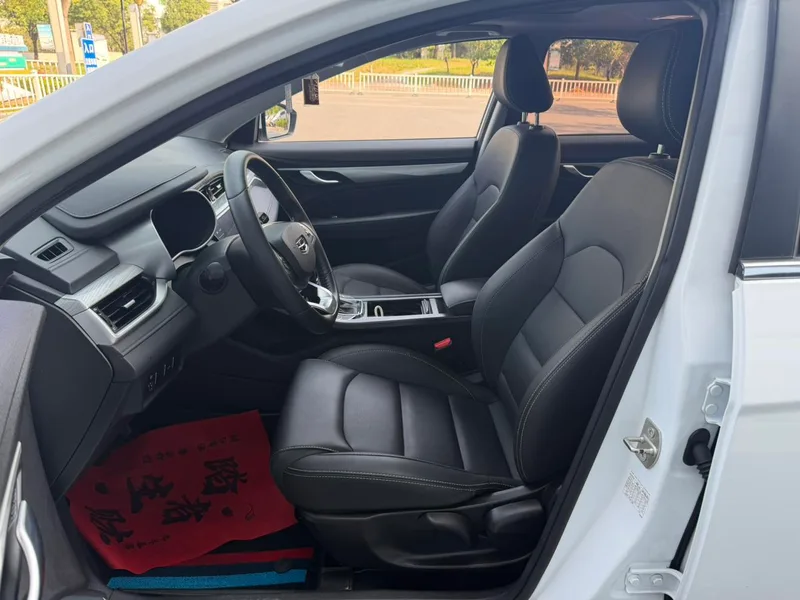 Geely Emgrand 2020 1.5L CVT Up version exterior photo 4 Geely Emgrand 2020 1.5L CVT Up version exterior photo 4