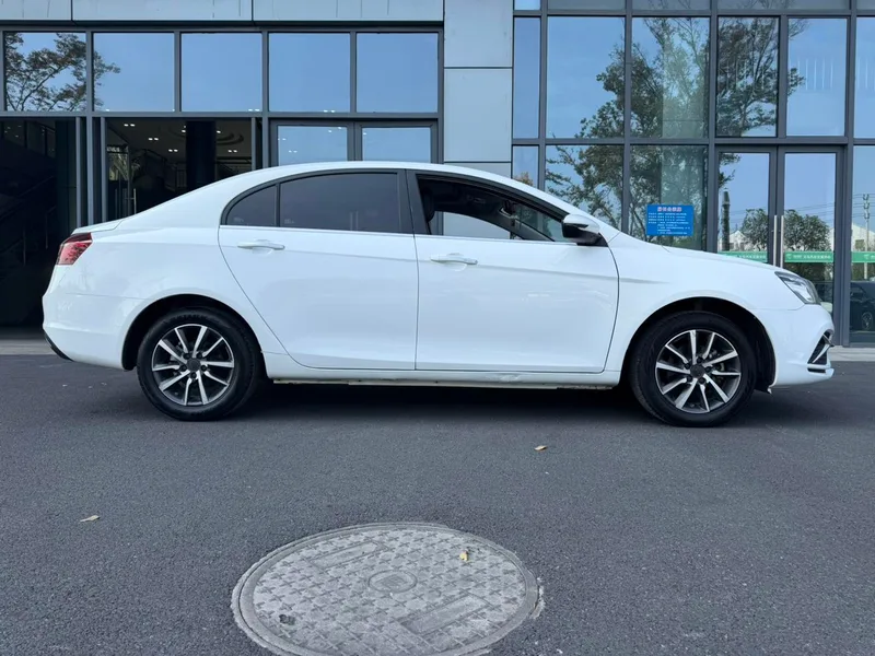 Geely Emgrand 2020 1.5L CVT Up version interior photo 15 Geely Emgrand 2020 1.5L CVT Up version interior photo 15