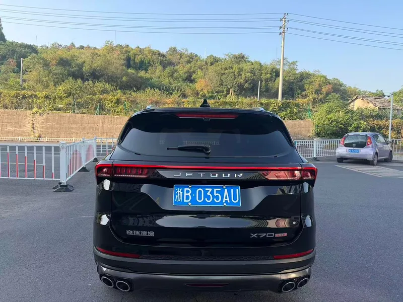Jetour X70 PLUS 2023 1.5T DCT Brave person PLUS 7 seat interior photo 8 Jetour X70 PLUS 2023 1.5T DCT Brave person PLUS 7 seat interior photo 8