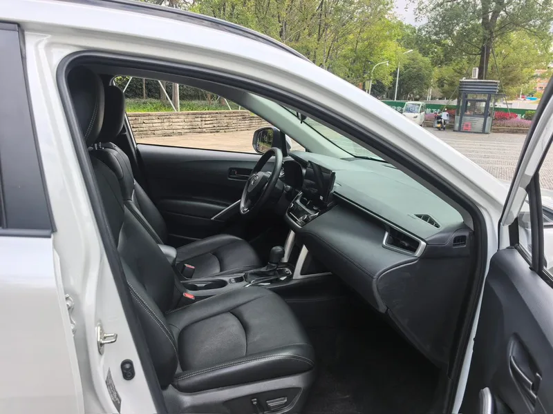 Toyota Corolla Cross 2023 2.0L Intelligent electric hybrid double engine Pioneer Edition interior photo 12 Toyota Corolla Cross 2023 2.0L Intelligent electric hybrid double engine Pioneer Edition interior photo 12