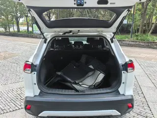 Toyota Corolla Cross 2023 2.0L Intelligent electric hybrid double engine Pioneer Edition interior photo 16 Toyota Corolla Cross 2023 2.0L Intelligent electric hybrid double engine Pioneer Edition interior photo 16
