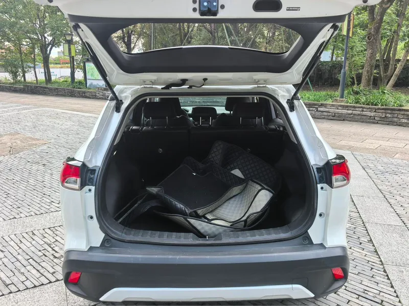 Toyota Corolla Cross 2023 2.0L Intelligent electric hybrid double engine Pioneer Edition interior photo 16 Toyota Corolla Cross 2023 2.0L Intelligent electric hybrid double engine Pioneer Edition interior photo 16