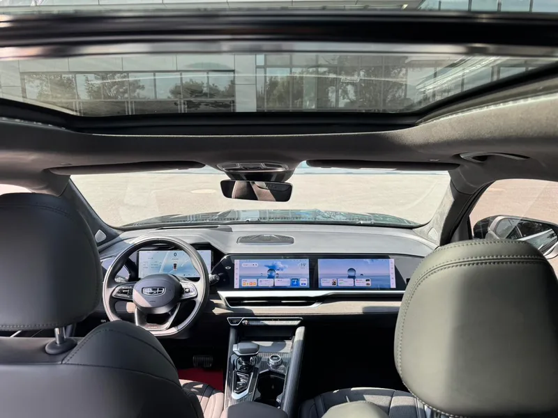 Geely Monjaro 2024 2.0TD High-power automatic two-wheel drive skyline version interior photo 14 Geely Monjaro 2024 2.0TD High-power automatic two-wheel drive skyline version interior photo 14