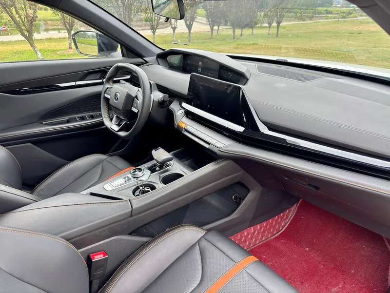 Changan UNI-V 2024 1.5T Tipo de lujo interior foto 8 Changan UNI-V 2024 1.5T Tipo de lujo interior foto 8