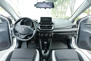 Toyota Yaris L 2021 1.5L CVT Version leader intérieur photo 7