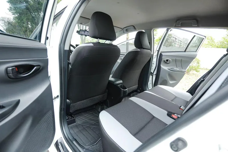 Toyota Yaris L 2021 1.5L CVT Version leader intérieur photo 8