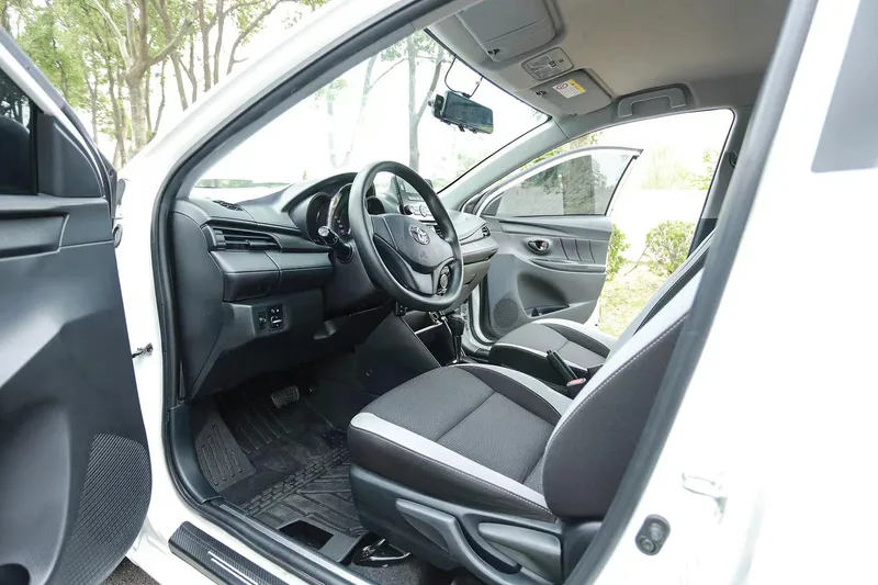 Toyota Yaris L 2021 1.5L CVT Version leader intérieur photo 9