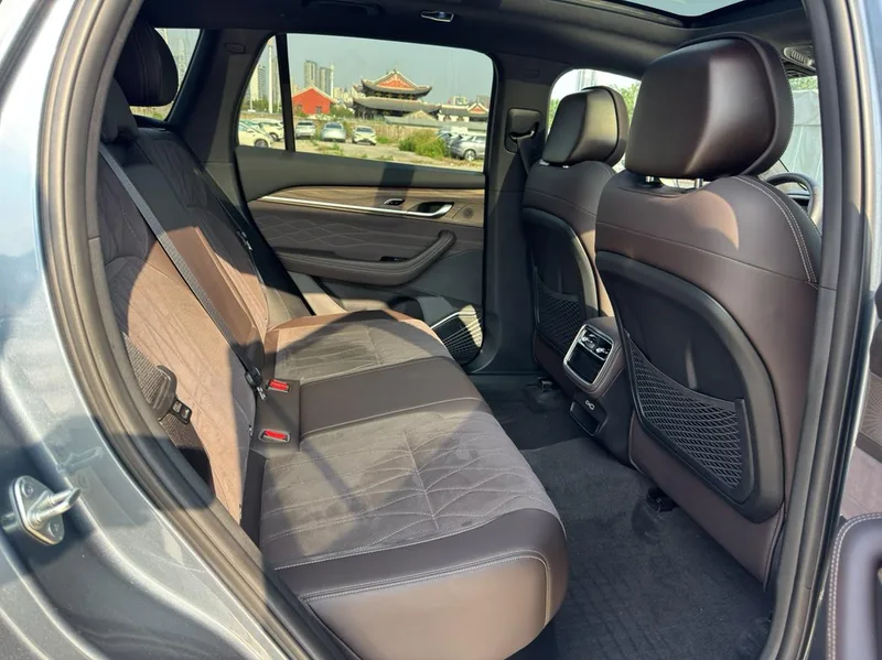 Geely Monjaro 2026 2.0TD High-power automatic four-wheel drive oriental obsidian full moon version interior photo 8 Geely Monjaro 2026 2.0TD High-power automatic four-wheel drive oriental obsidian full moon version interior photo 8
